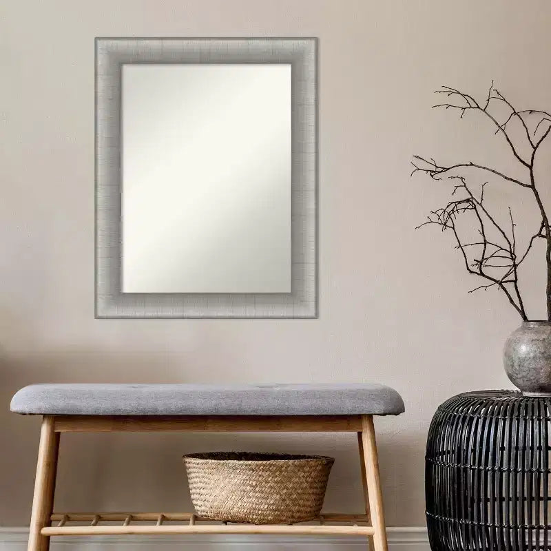 Miroir mural de salle de bain encadré en étain brossé de 23" x 29"