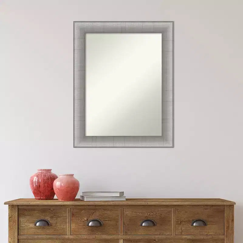 Miroir mural de salle de bain encadré en étain brossé de 23" x 29"